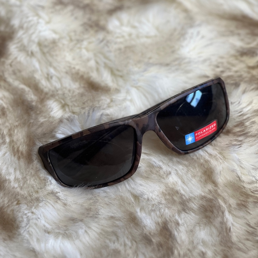 NWT Angler Eyes Polarized Camo Sunglasses